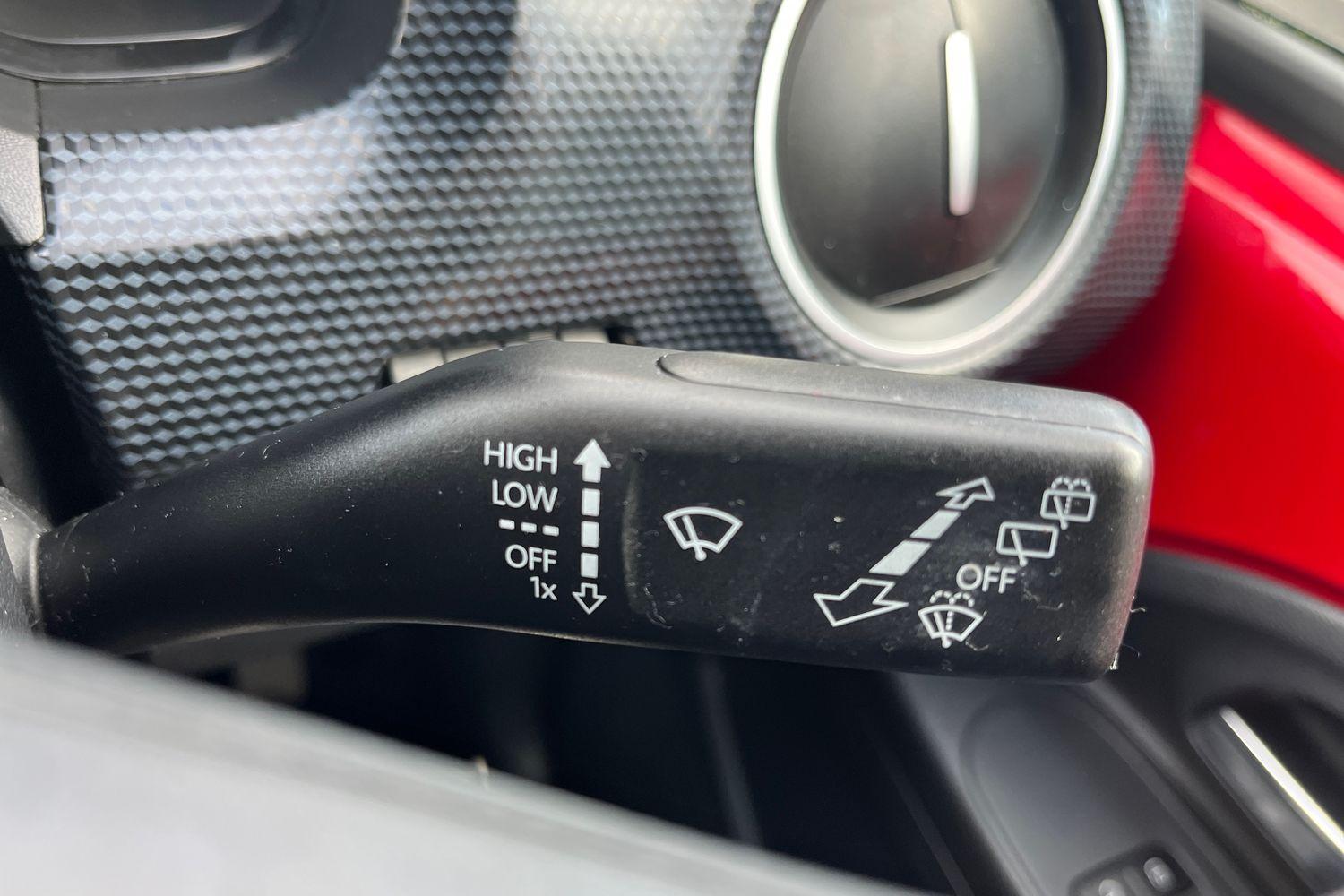 Volkswagen UP Photo 14