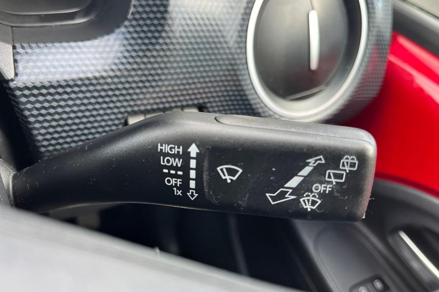 Volkswagen UP Photo autoimg-b2865795aa871da997f3c6fbe6dbe53a2e903faf.jpg