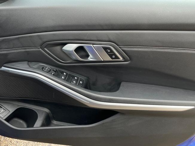 BMW 3 Series Photo 29