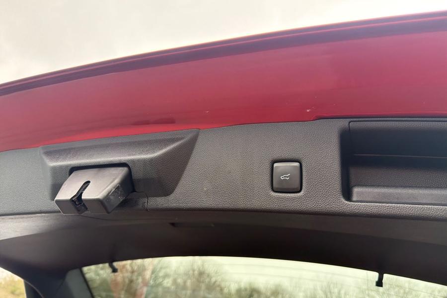 Ford KUGA Photo autoimg-b295a8f79138e9bf6630259756b85d98d22eee69.jpg