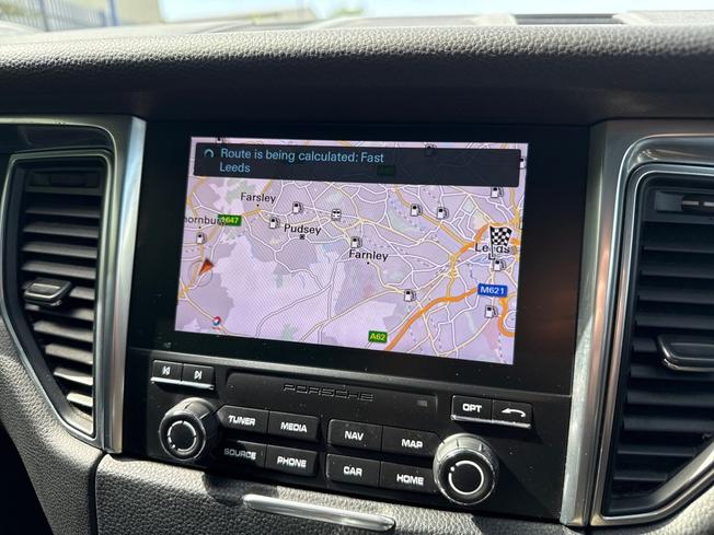 PORSCHE Macan Photo 23