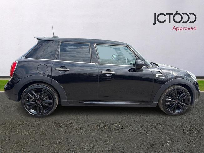 MINI Hatch Photo 4