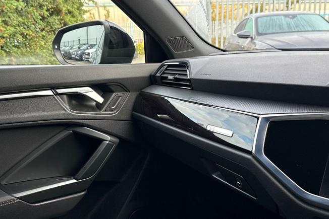 AUDI Q3 Photo 39