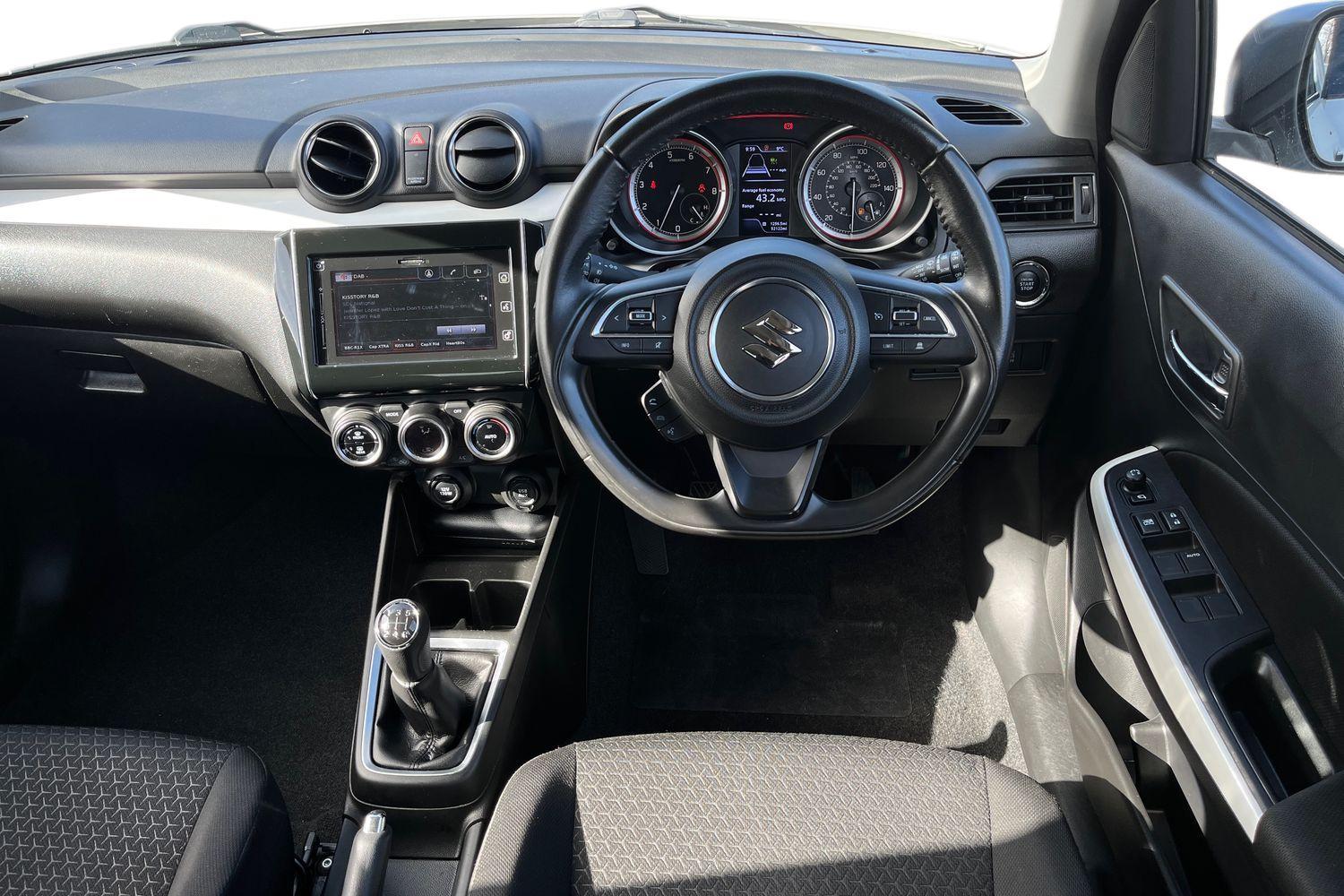 Suzuki SWIFT Photo 10