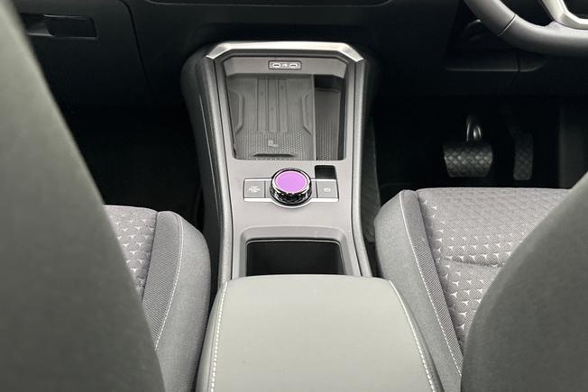 VOLKSWAGEN T-Roc Photo 30