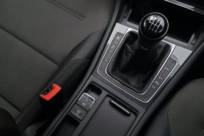 VOLKSWAGEN Golf Photo 29