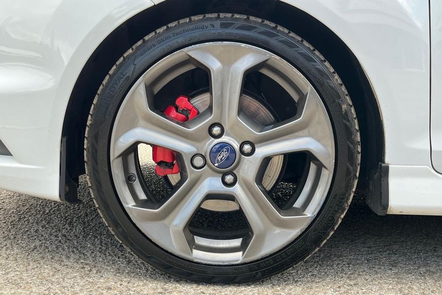 Ford FIESTA Photo autoimg-b2a62cd34c8aee083d7bb9aed9238cfcc4c630d2.jpg