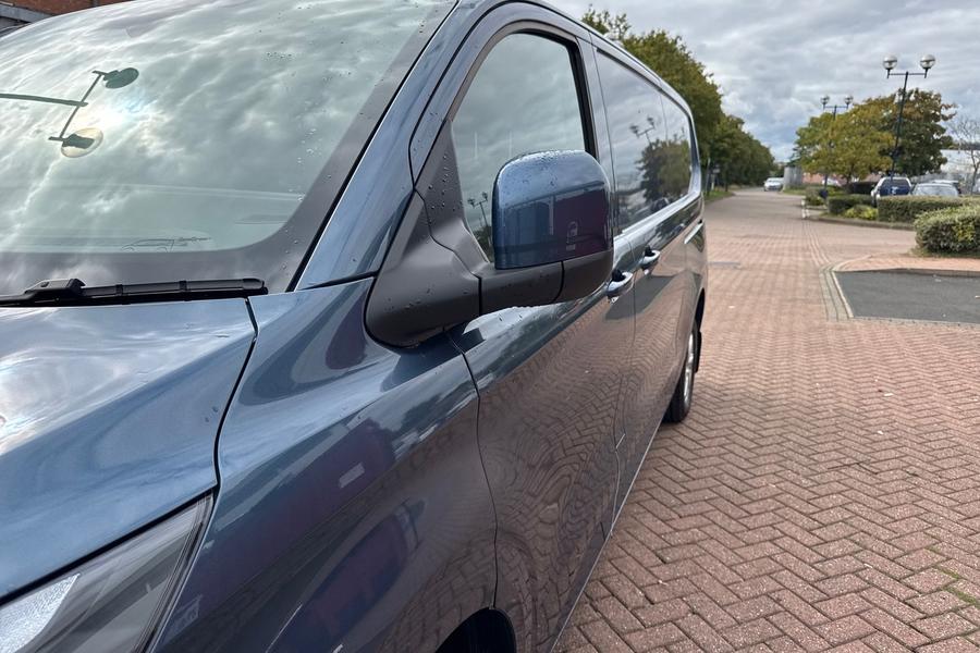Ford TRANSIT CUSTOM Photo autoimg-b2aacf1490e67f9ee69e255a36891d37fc0eefa6.jpg