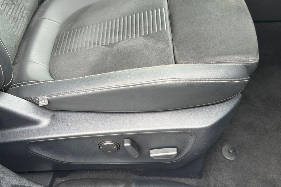 Ford KUGA Photo autoimg-b2b04622a39057d50df631c9a2b501e282c31979.jpg