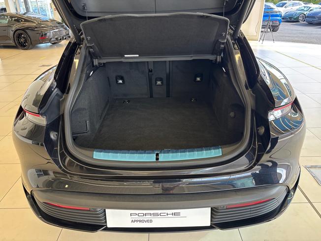 PORSCHE Taycan Photo 19