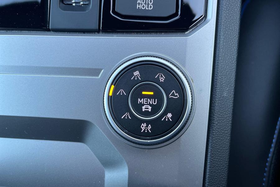 Volkswagen Touareg Photo autoimg-b2bbe27cf9b896cf64f022e9a9503e744065e500.jpg