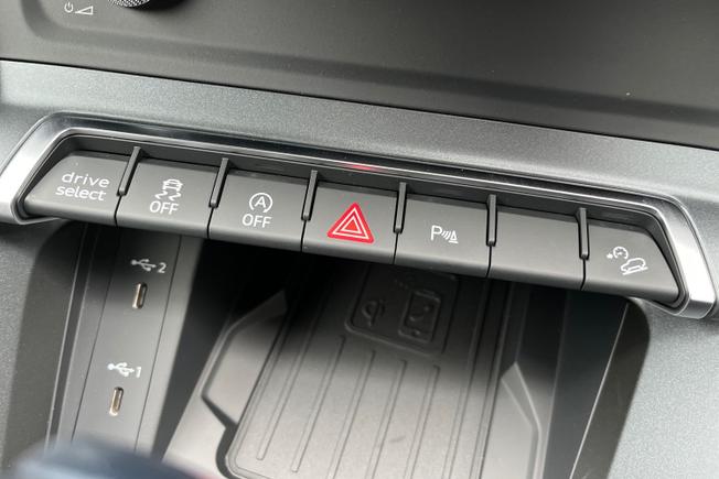 AUDI Q3 Photo 21