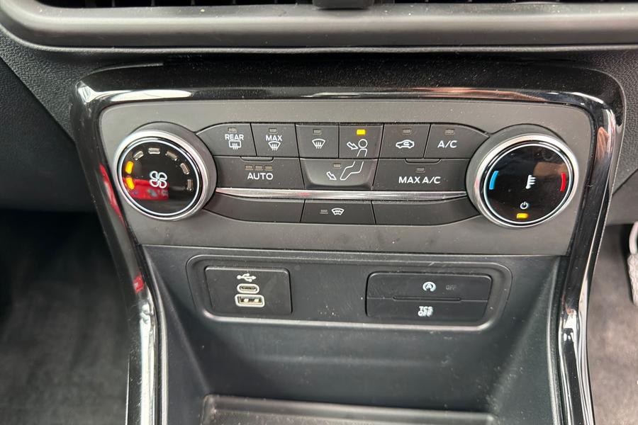 Ford ECOSPORT Photo autoimg-b2c08ec909fd78944415d10e0605d1fa8638c7ab.jpg
