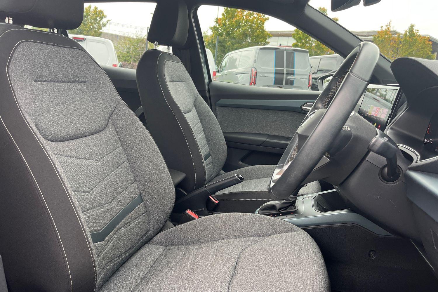 SEAT ARONA Photo 16