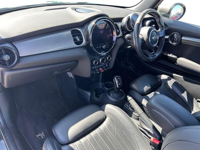 MINI Hatch Photo 2