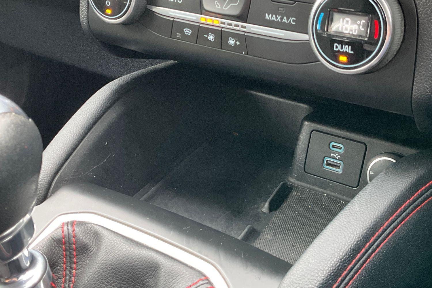 Ford KUGA Photo 29