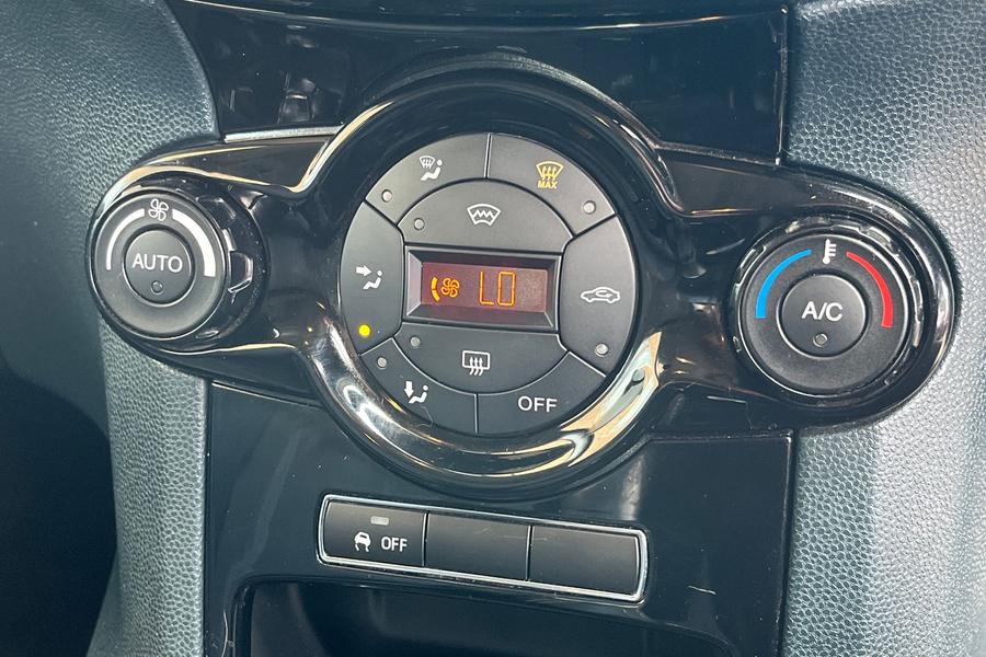 FORD FIESTA Photo autoimg-b2c8168cd703ae9a827c328ae51023fcd20f775f.jpg