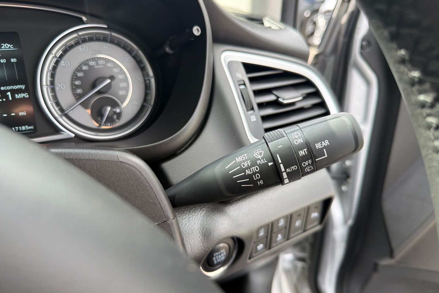 Suzuki S-Cross Photo 14
