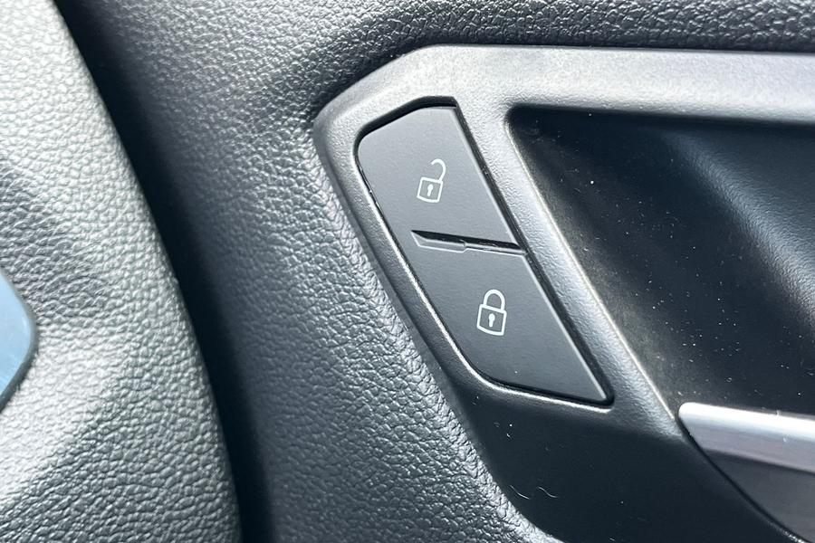Volkswagen T-ROC Photo autoimg-b2cb1d8ec2b9fa2cf02a5a5b5b5a523aee66fe6d.jpg