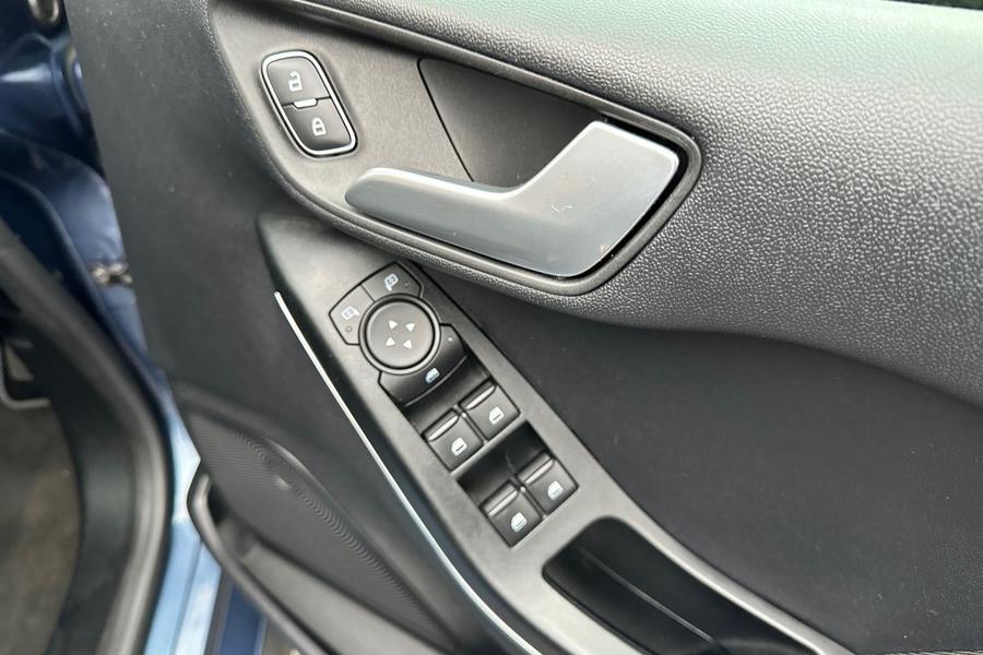 Ford FIESTA Photo autoimg-b2d21b8e8b6f3b0f6d2f5dec64c53c28010235ef.jpg