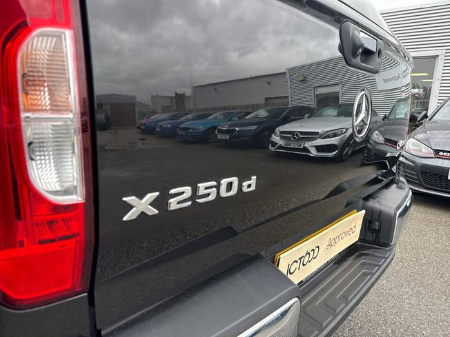 MERCEDES-BENZ X Class Photo 20