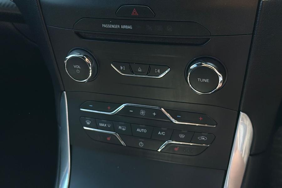 Ford S-MAX Photo autoimg-b2d4e9e0760ebaa7676f7e2181f42d151ce2602c.jpg