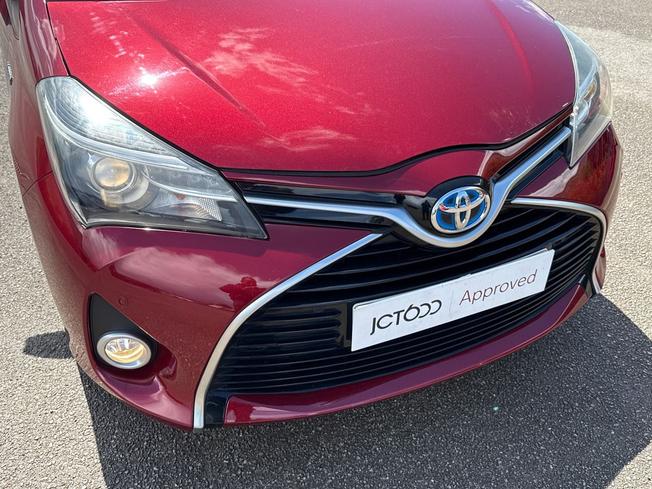 TOYOTA Yaris Photo 31