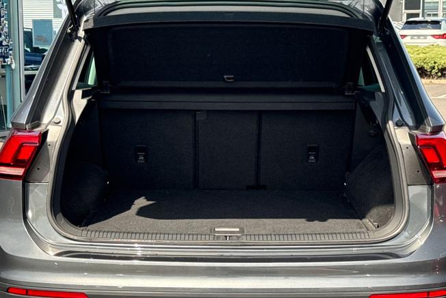 VOLKSWAGEN Tiguan Photo 12