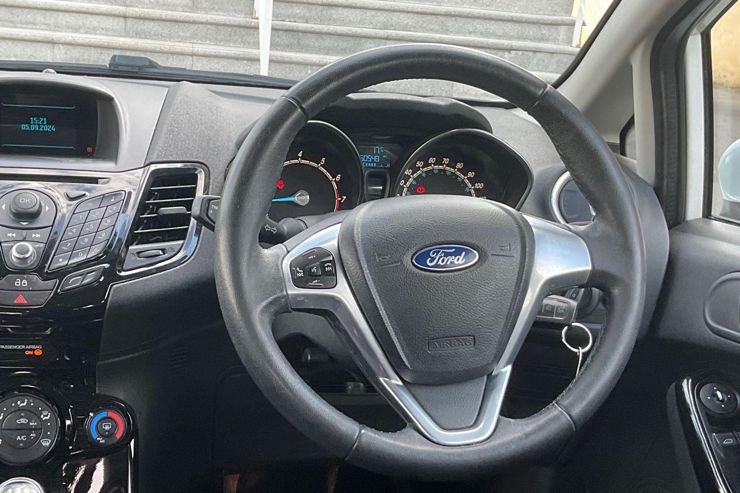 Ford FIESTA Photo 11