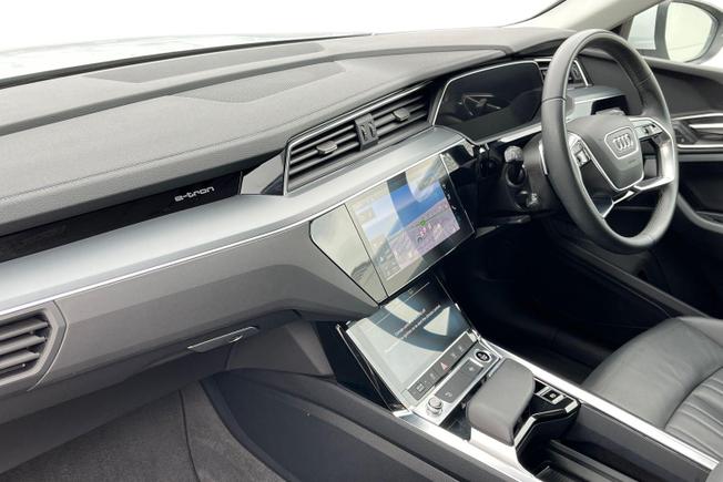 AUDI Q8 E-Tron Photo 2