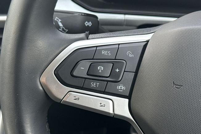 VOLKSWAGEN T-Roc Photo 16