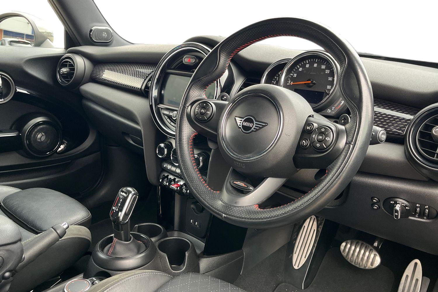 MINI Hatch Photo 8