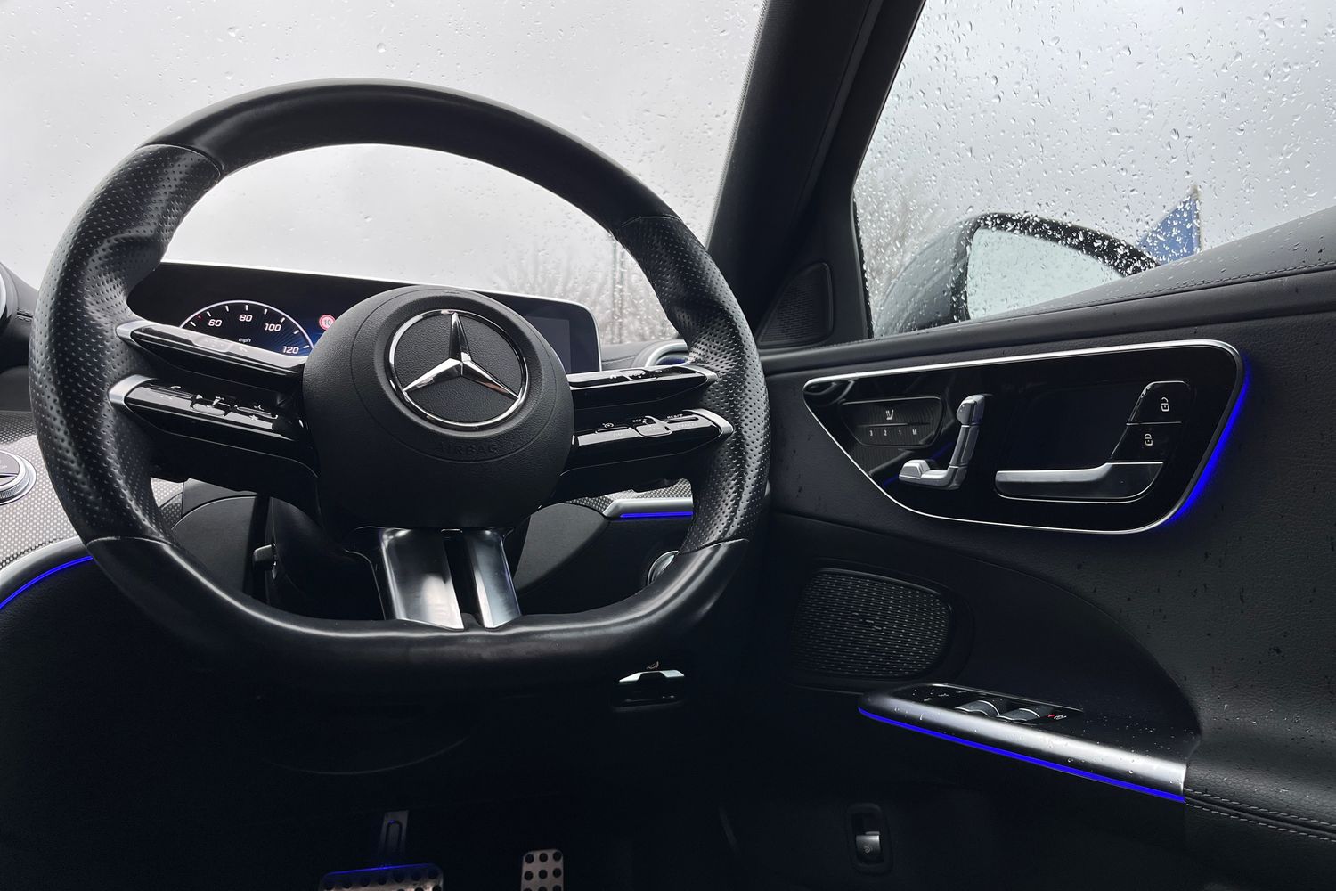 Mercedes-Benz C CLASS Photo 11