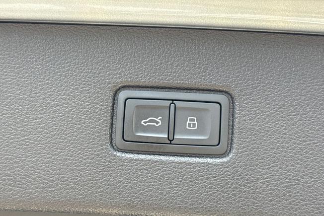 AUDI Q7 Photo 30
