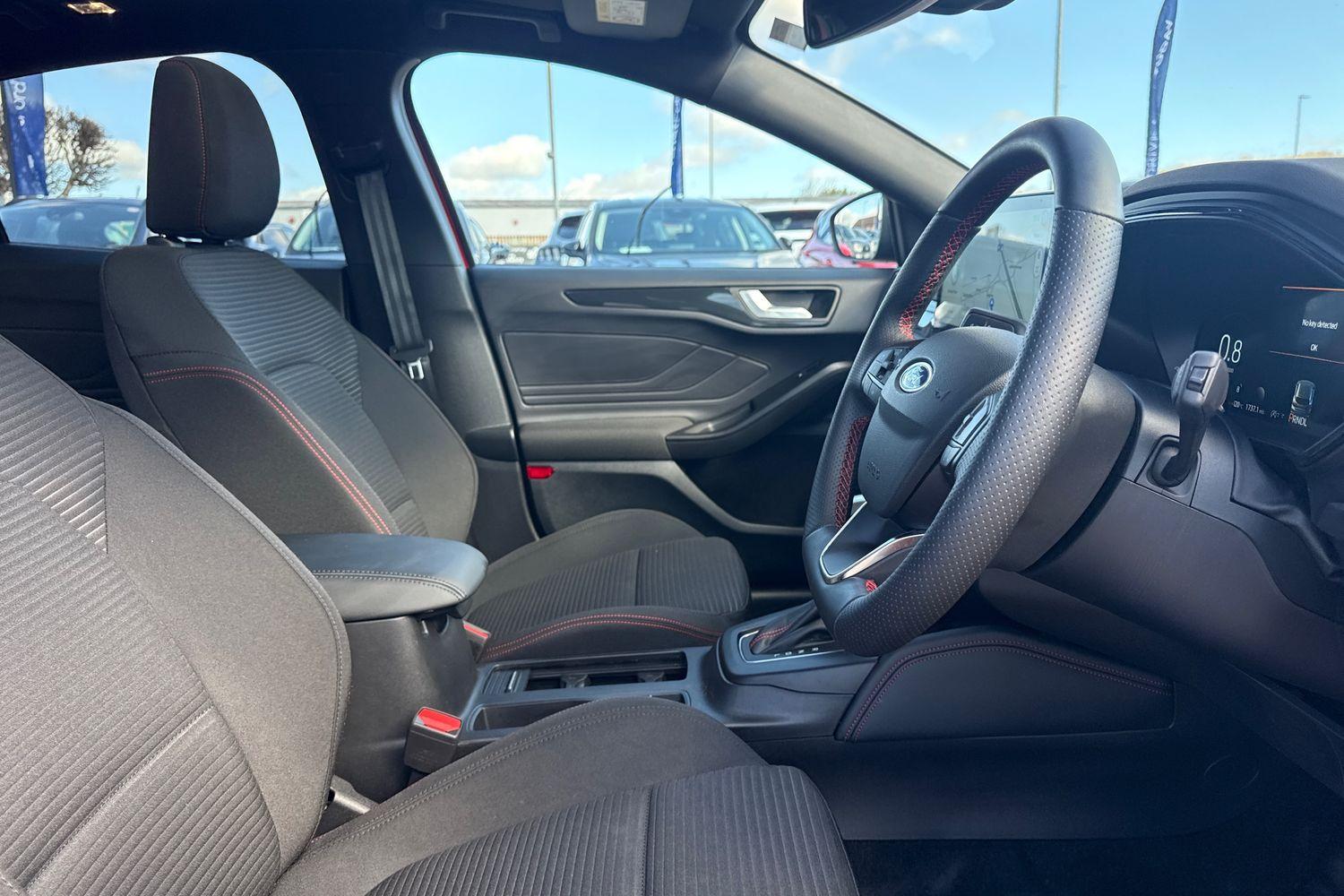 FORD FOCUS Photo 16