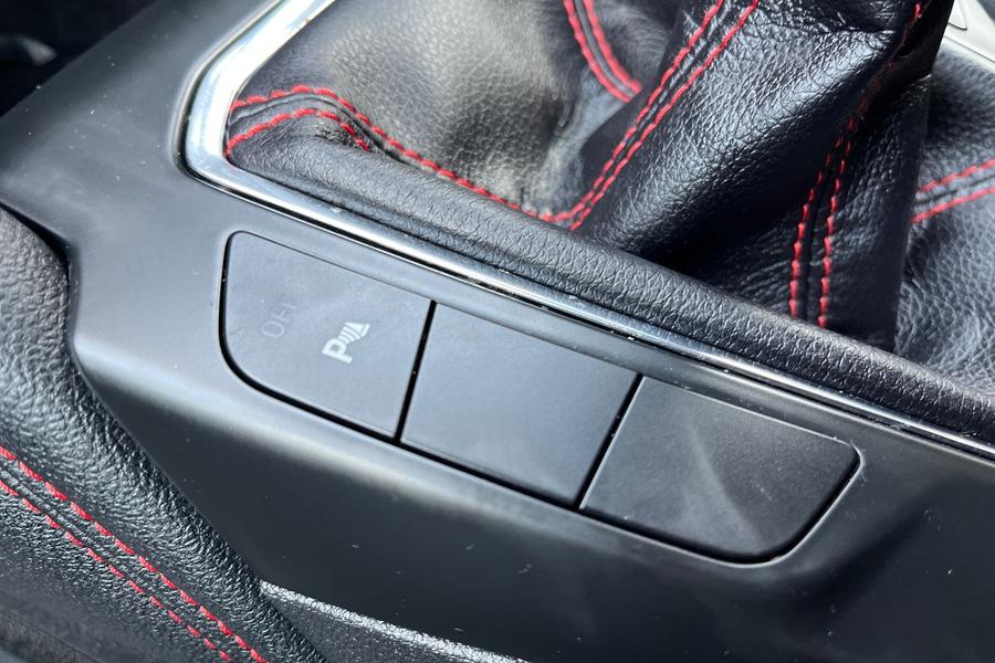 Ford KUGA Photo autoimg-b302b631ef19808f628c4dac3e662c3a93a60551.jpg
