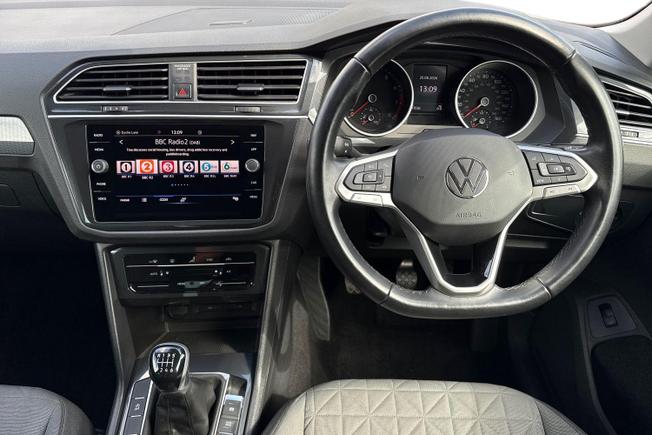VOLKSWAGEN Tiguan Photo 11