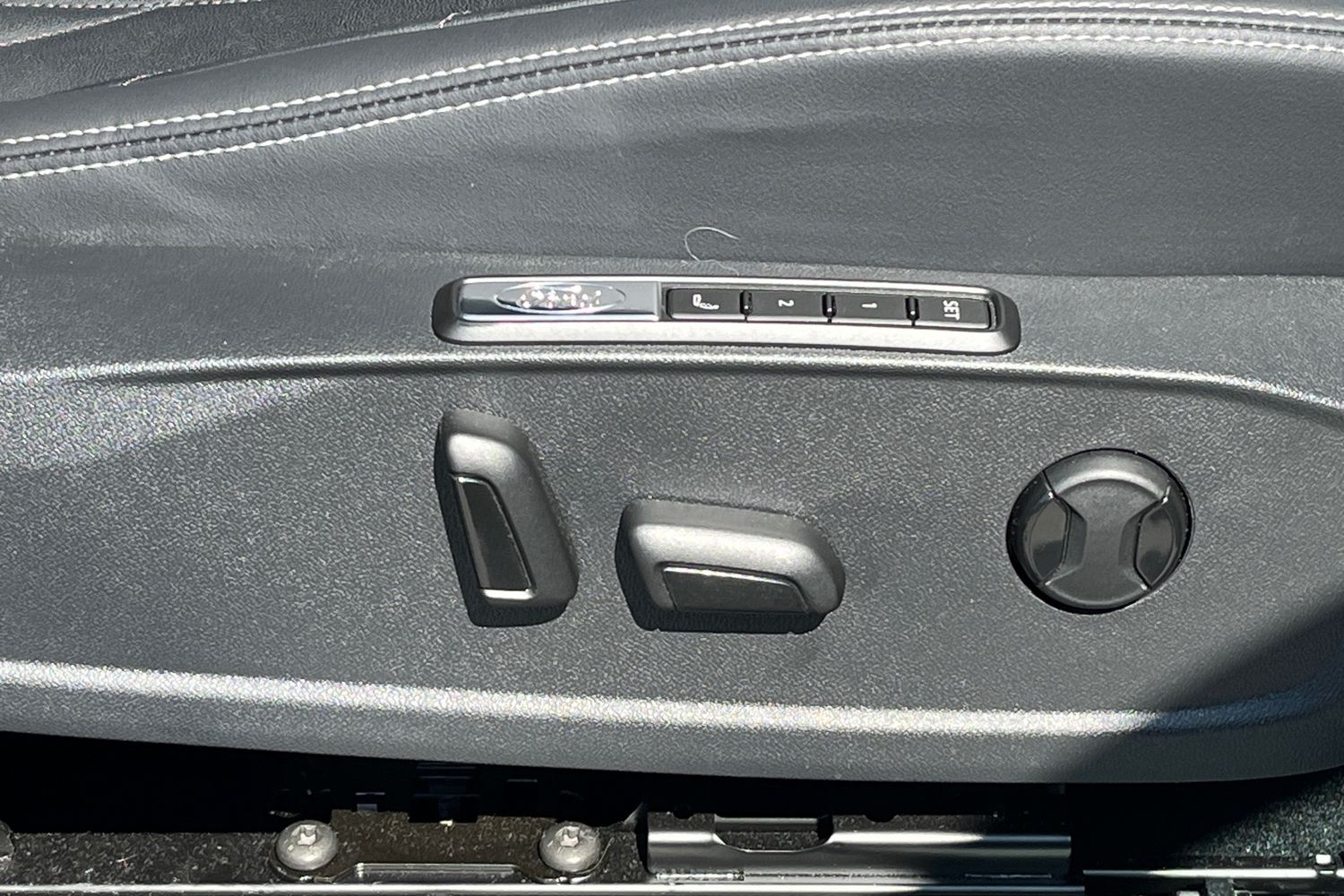 Ford Explorer Photo 34