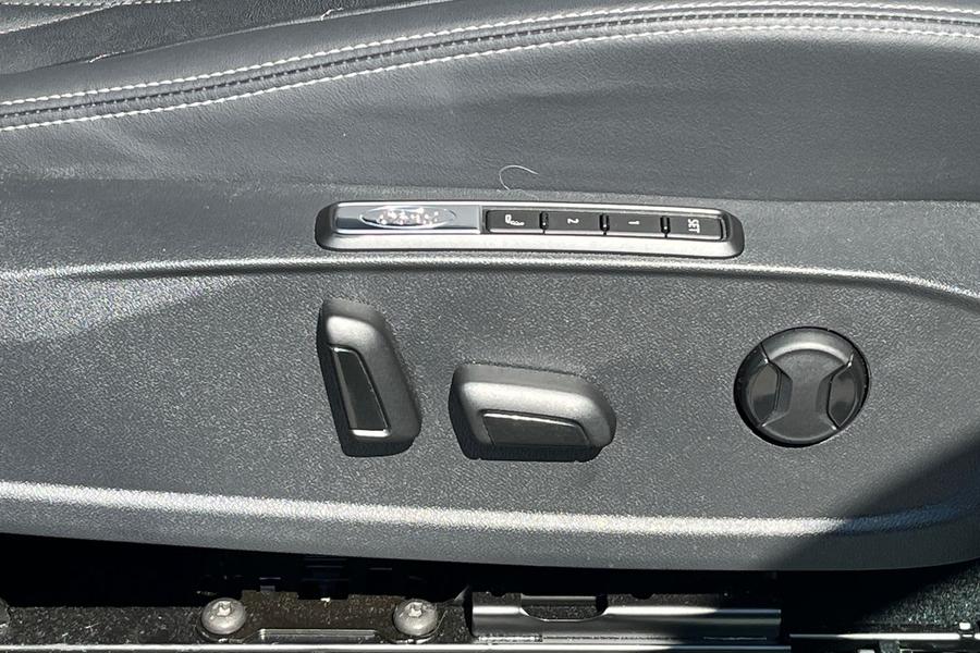 Ford Explorer Photo autoimg-b30ccbe571b3f829b1a55c6cdfe60758cc266488.jpg