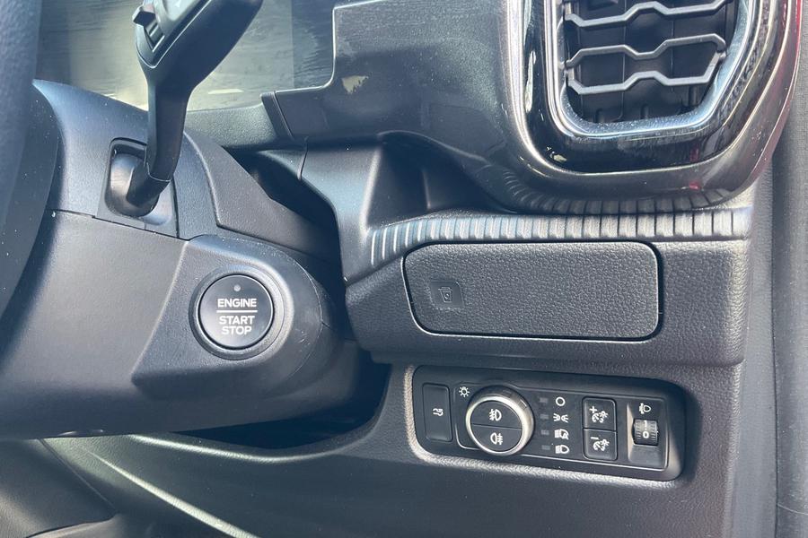 Ford RANGER Photo autoimg-b311d011f6f6959ad3f2a3a57a85c34e0435b9e6.jpg