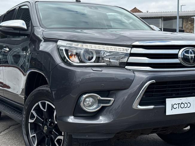 TOYOTA Hilux Photo 19