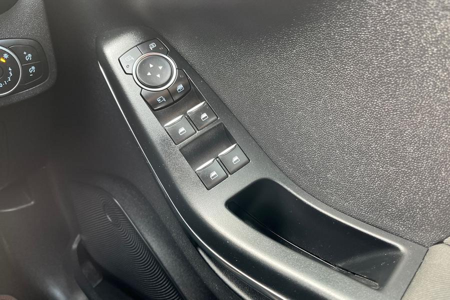 Ford FIESTA Photo autoimg-b31a877680f843065dbdd117658b854a9c38159f.jpg