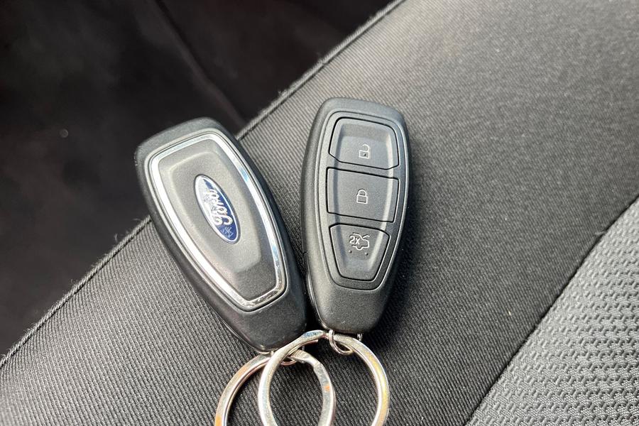 Ford GALAXY Photo autoimg-b31eb9a945b16652b77ca3cfcd216824277fe7f5.jpg