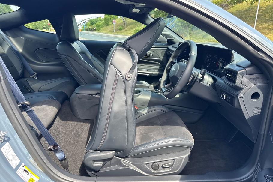 Used Ford MUSTANG 37