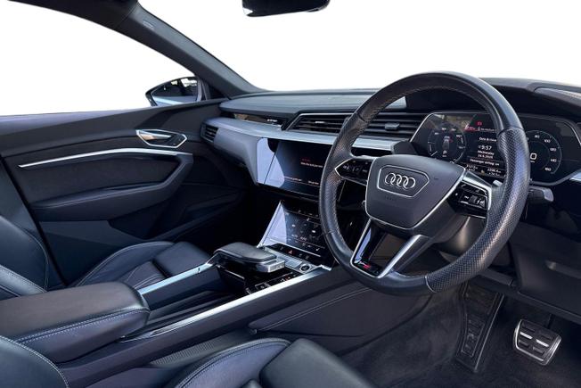 AUDI Q8 E-Tron Photo 6