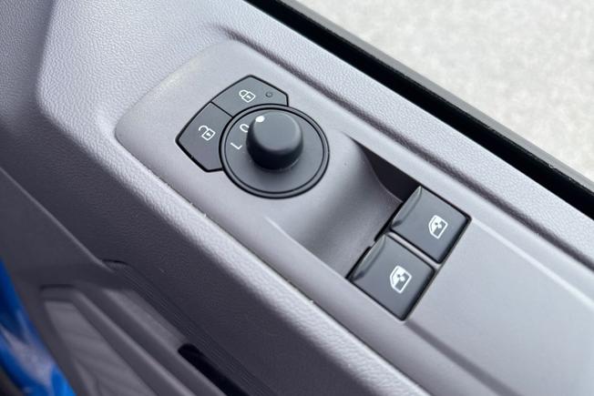 VOLKSWAGEN e-Transporter Photo 28