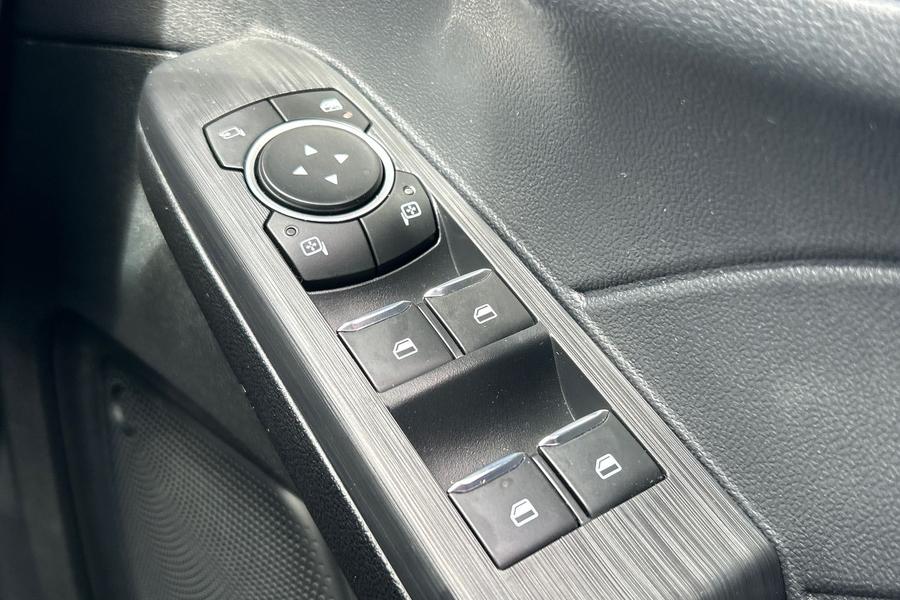 Ford Kuga Photo autoimg-b32a030b5dfc834a86eb23d1ec0410bed16442ef.jpg