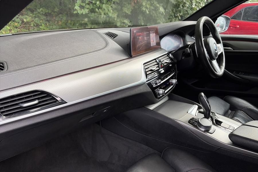 BMW 5 SERIES Photo autoimg-b32add15bcd63f16418ff11f4bd6656663deb7d2.jpg