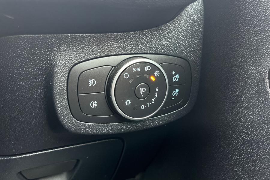 Ford Fiesta Photo autoimg-b32f321196150a75dd6dd40783e456c37d2adee0.jpg