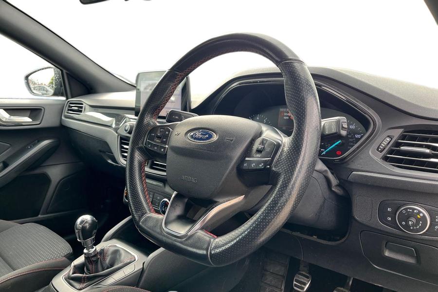 Ford FOCUS Photo autoimg-b3329a864ddb56fc45987c21f468d6fc631adb84.jpg